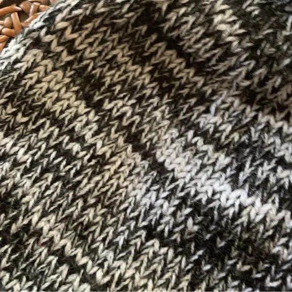 FRYE | NWT Black Charcoal White Marled Beanie with Pom Pom OS - Picture 4 of 15